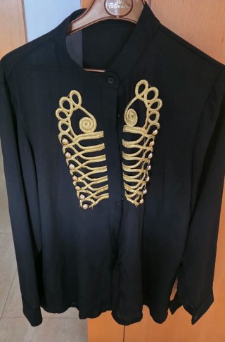 Camisa negra bordada dorada