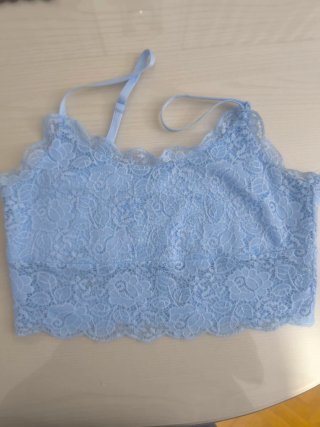 Lote de 4 tops variados. (LOS 4 TOPS POR 15€)