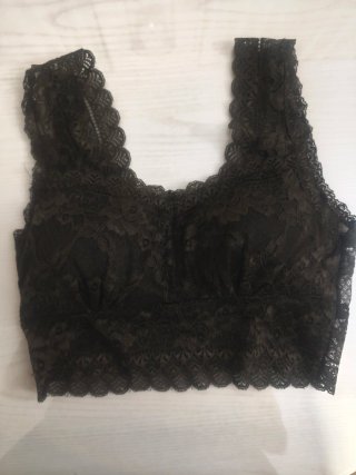 Lote de 4 tops variados. (LOS 4 TOPS POR 15€)