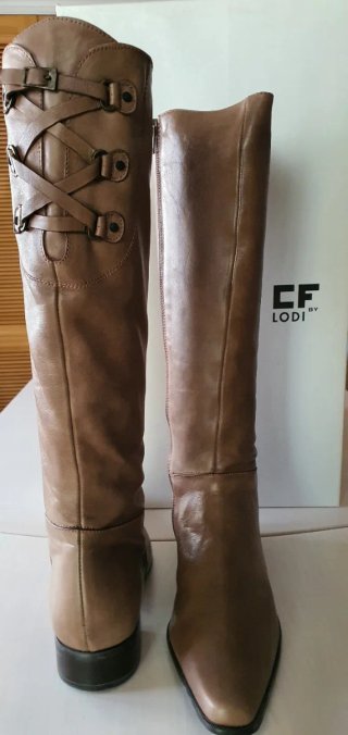 Botas de piel Marca LODI. Nuevas