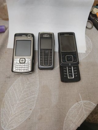 Lote de 3 Móviles Nokia a uno le falta la tapa tra