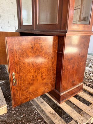 Vetrina in legno e vetro