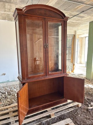 Vetrina in legno e vetro