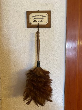 Plumero vintage plumas con soporte madera pared
