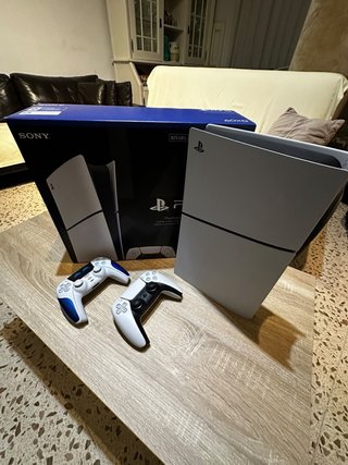 Consola PlayStation 5 (PS5) con 2 mandos
