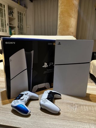 Consola PlayStation 5 (PS5) con 2 mandos