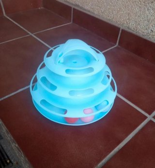 Juguete de torre con pelotas para gatos