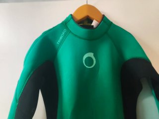 Traje de surf Tribord verde y negro