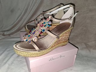 Sandalias con pedrería Alma en Pena