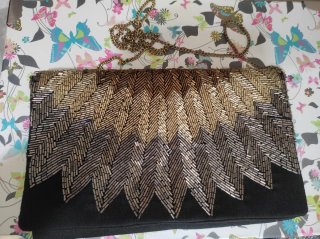 Cartera de mano con cuentas