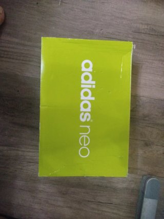 Caja de Zapatillas Adidas Neo