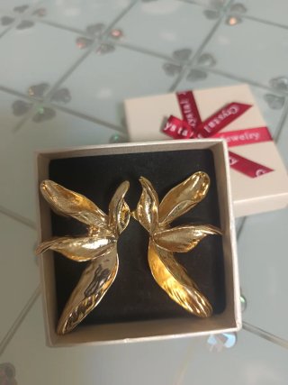Pendientes Zara dorados, agotados en tienda ...