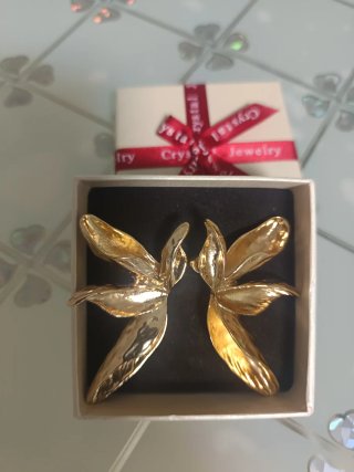 Pendientes Zara dorados, agotados en tienda ...