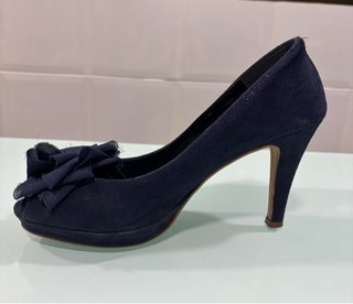 Zapatos de fiesta azul con lazo