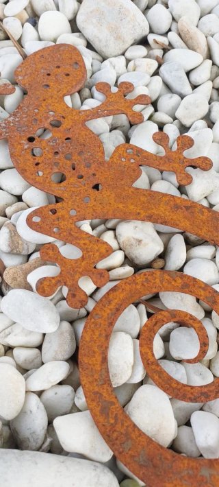 Lagarto de metal oxidado