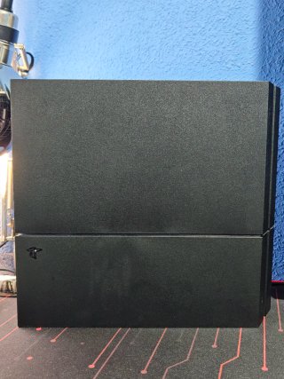 Consola PS4 1TB + mando original, FIFA 22, F1 2019