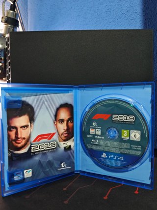Consola PS4 1TB + mando original, FIFA 22, F1 2019