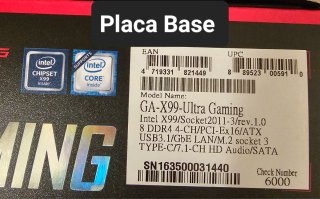 PC de escritorio negro y multicolor