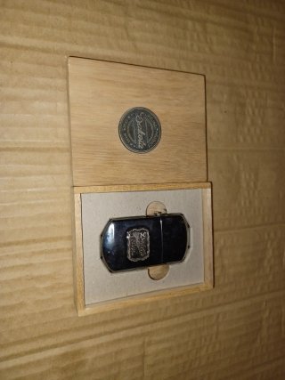 Mechero Dakota en caja de madera