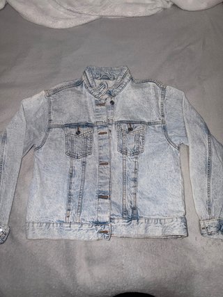 Chaqueta vaquera desgastada