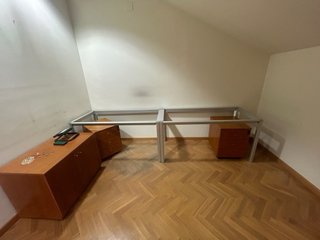 Set di scrivanie e cassettiere