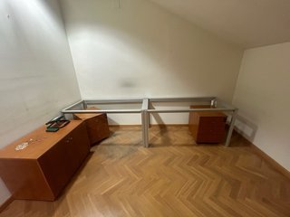 Set di scrivanie e cassettiere