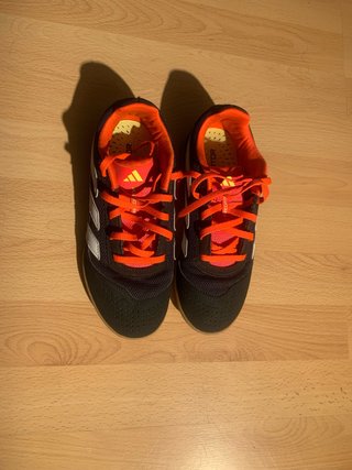 Zapatillas Adidas Negras y Naranjas