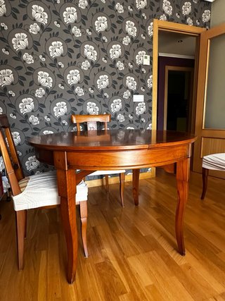 Tavolo rotondo da pranzo in legno massello e sedie