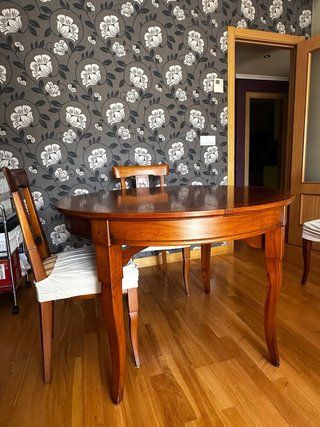 Tavolo rotondo da pranzo in legno massello e sedie