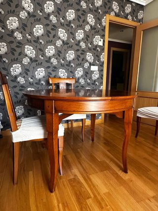 Tavolo rotondo da pranzo in legno massello e sedie