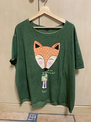 Camiseta Anabel Lee verde con estampado de zorro