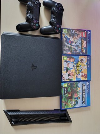 PS4 Slim Negra + 2 Mandos + Juegos