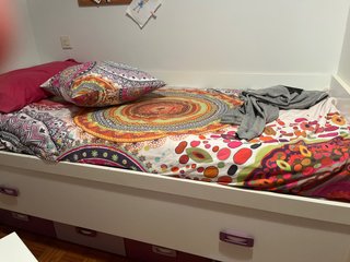 Cama con cajones y almacenaje