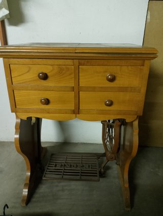 Mesa de máquina de coser de madera