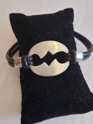 Pulsera cuero y plata ley925 diseño rompecabeza.