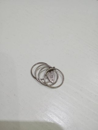 Anillo Tous Plata Hace exacto 2cn de ancho.