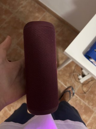 Altavoz cilíndrico morado/rojo