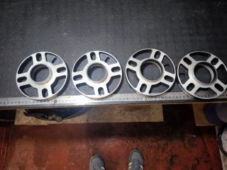 Separadores MOMO 4x98-4x100 para Renault