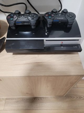 Consola PlayStation 3 con 2 mandos y 7 juegos