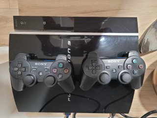 Consola PlayStation 3 con 2 mandos y 7 juegos