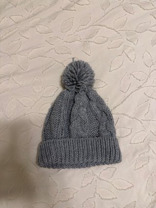 Gorro de Lana Gris con Pompón
