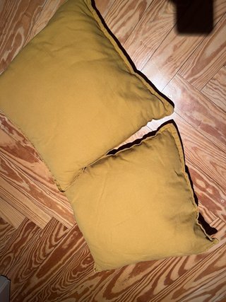 Coppia di cuscini IKEA gialli