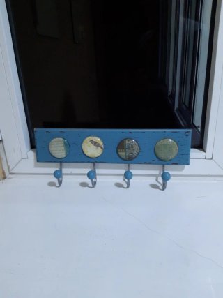 Perchero de pared con 4 ganchos
