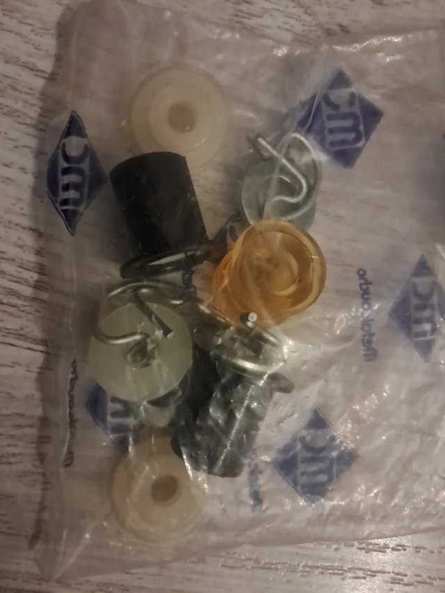 SEAT 127 . JUEGO CASQUILLOS DE CAMBIO.
