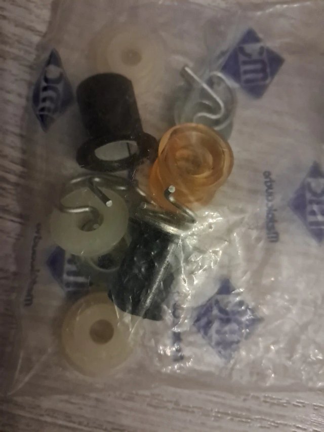 SEAT 127 . JUEGO CASQUILLOS DE CAMBIO.
