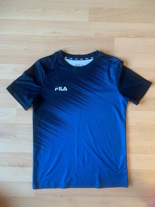 Camiseta deportiva Fila azul y negra