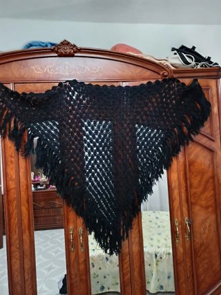 Mantón de Manila Negro con flecos muy antiguo
