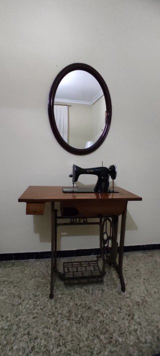 Máquina de coser antigua ALFA