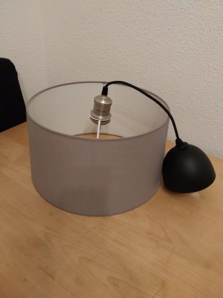 Lámpara Jallby con tulipa gris