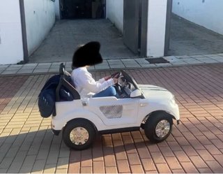 Coche eléctrico BMW con mando y batería extra